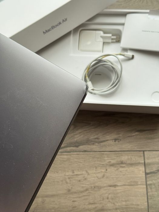 Продам Apple Macbook Air 13-inch M1 2020 256GB