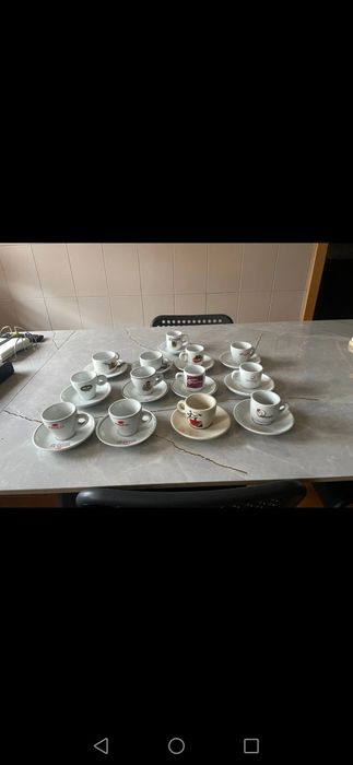 Chávenas de café diversas marcas