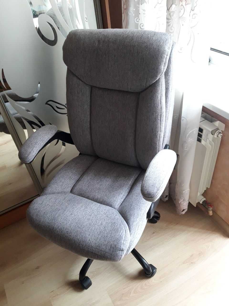 Продам НОВОЕ Офисное кресло GT Racer B-5744 Gray