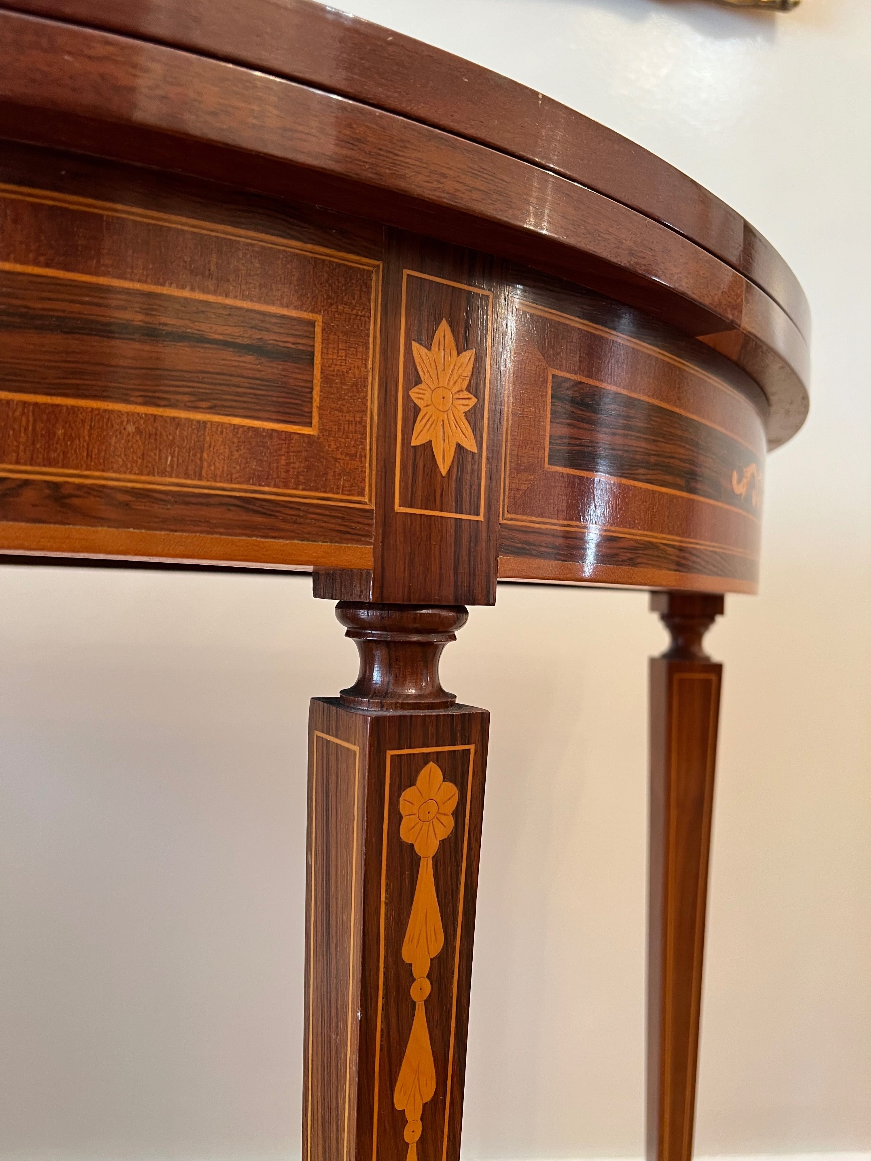Mesa de jogo antiga estilo Dona Maria