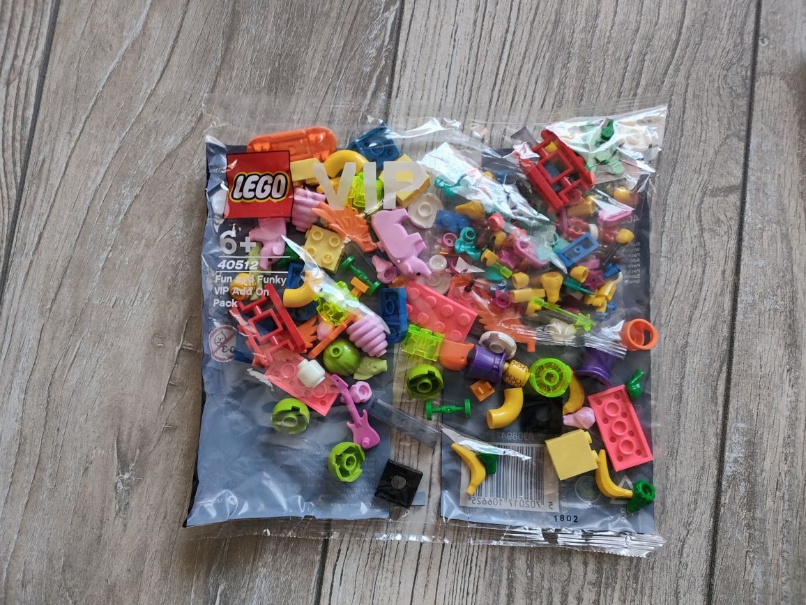 LEGO 40512 fun and funky VIP pack.