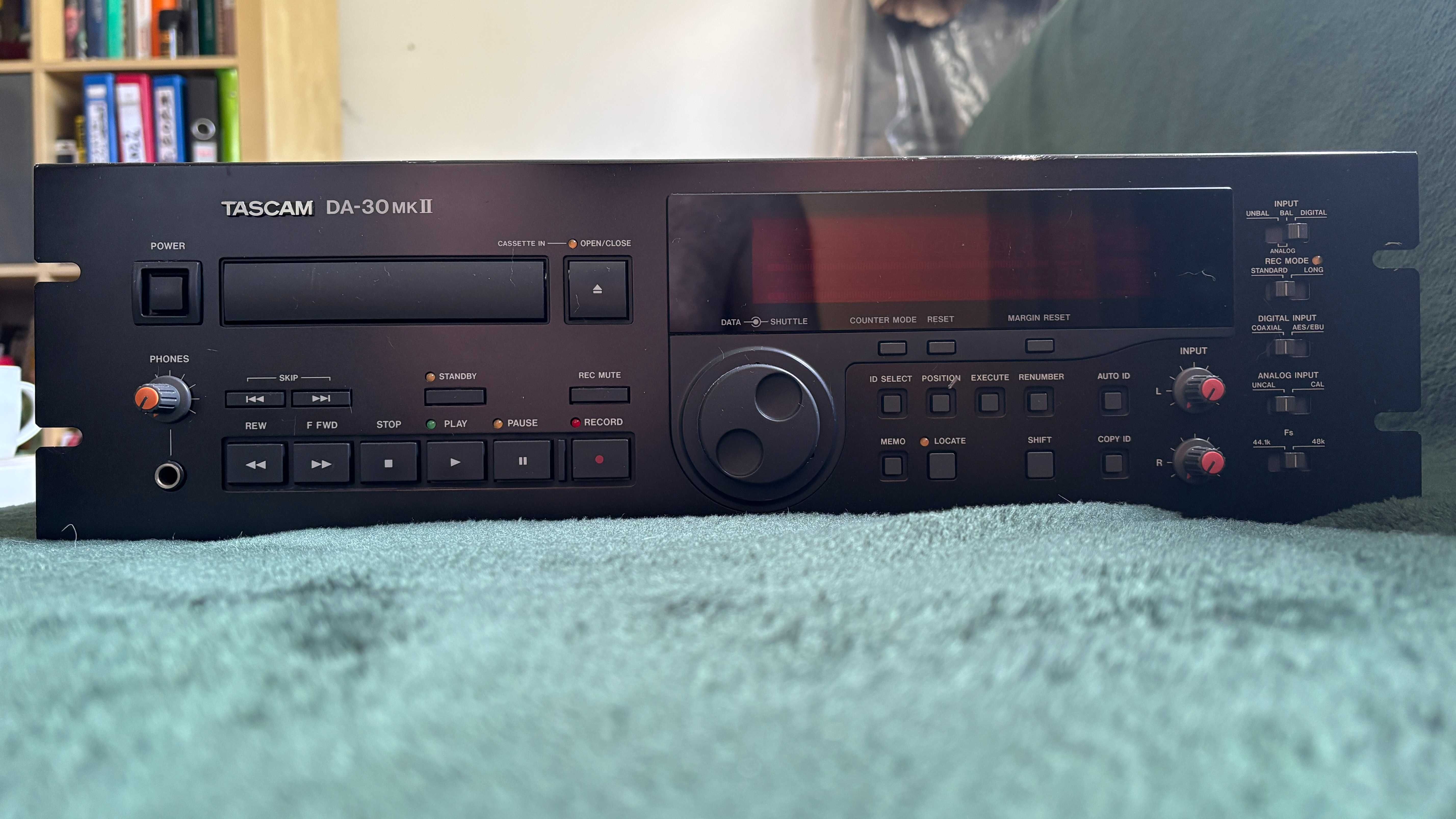 Tascam DA-30 MK II magnetofon DAT