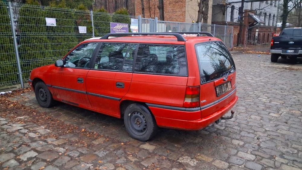 Opel Astra 1997 rok 1,6 benz 55KW Kombi ,KLASYK ,sprowadzony z Niemiec