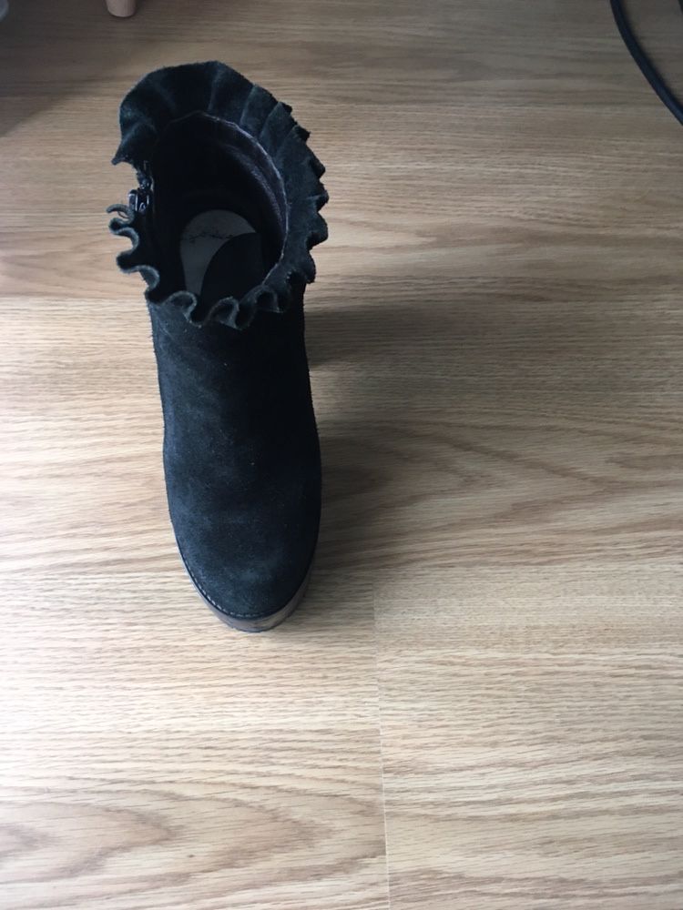 Vendo botas em otimo estado tamanho 35