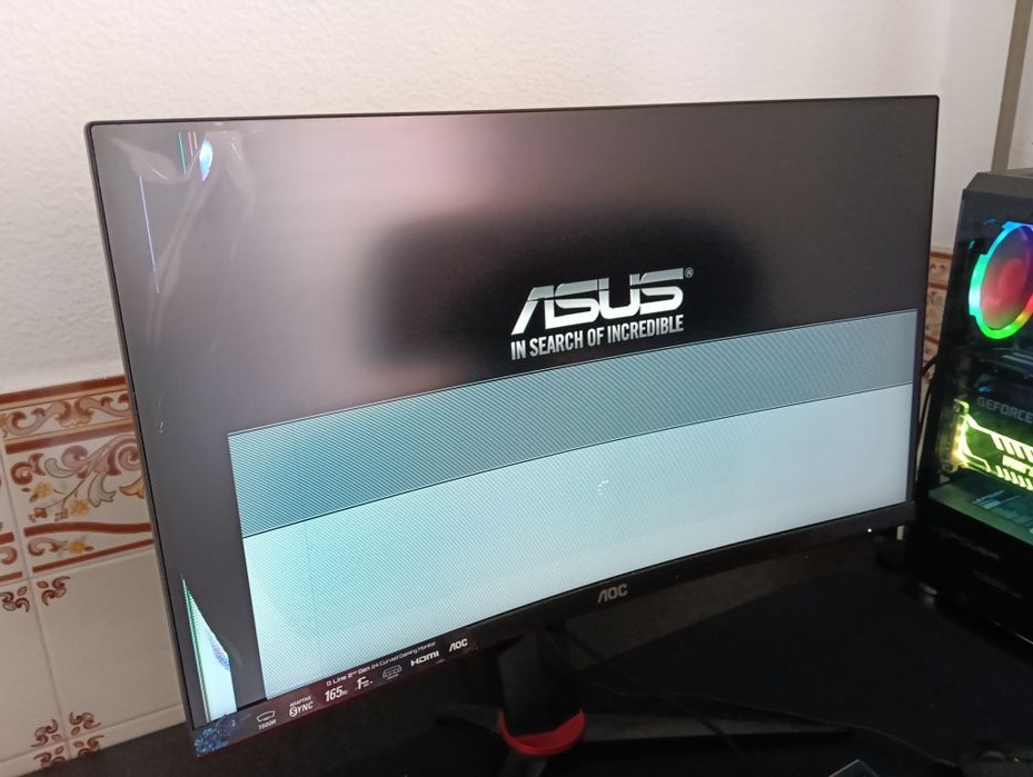 Monitor AOC 24 LCD Display danificado