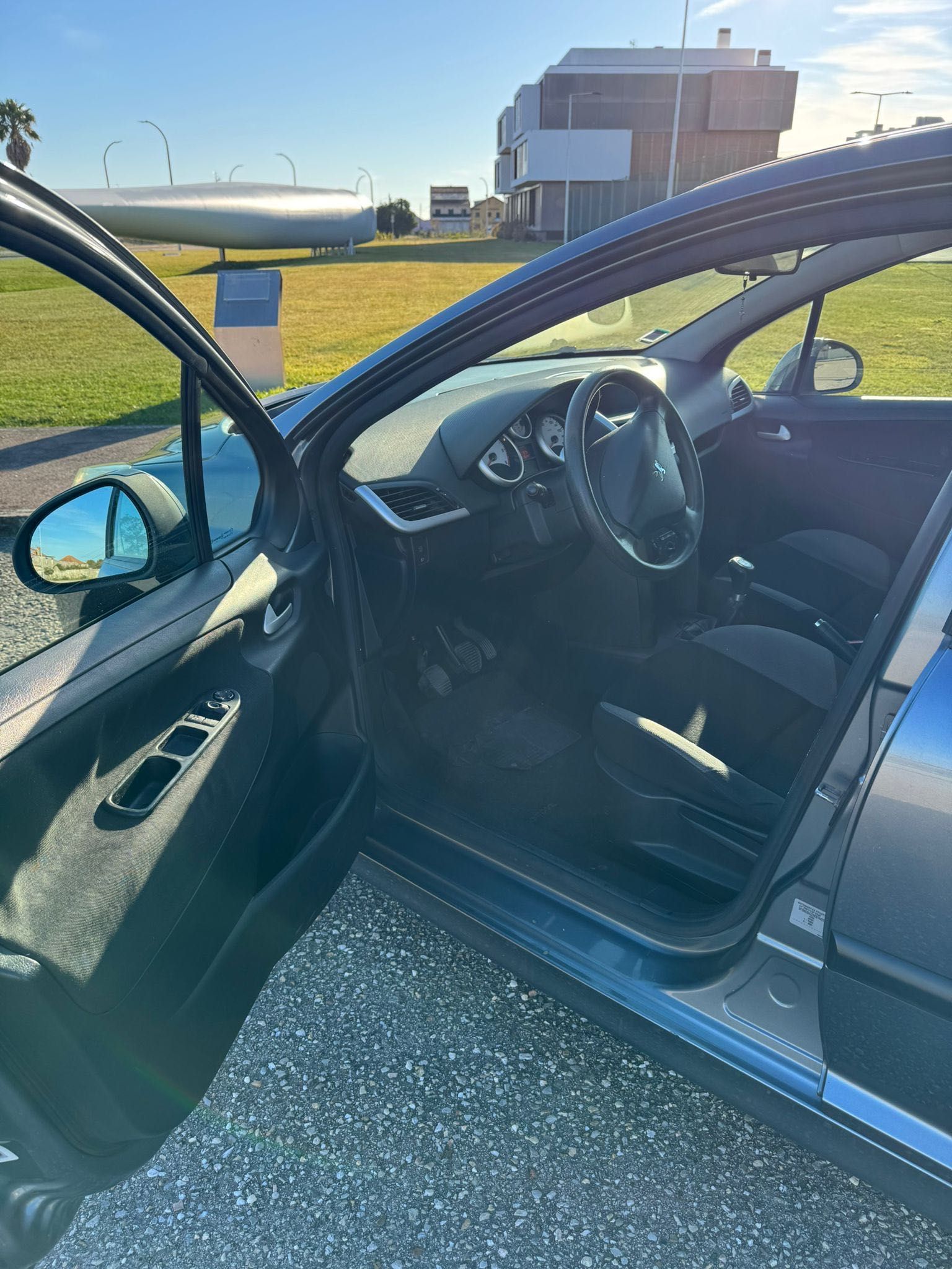 Peugeot 207 cinza