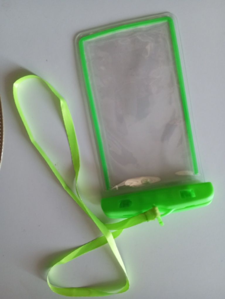 Etui wodoodporne na telefon