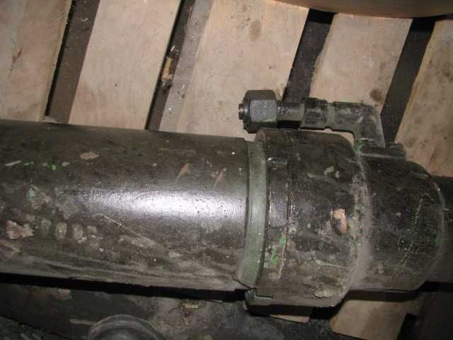 Гідроциліндр довжина 90 см.