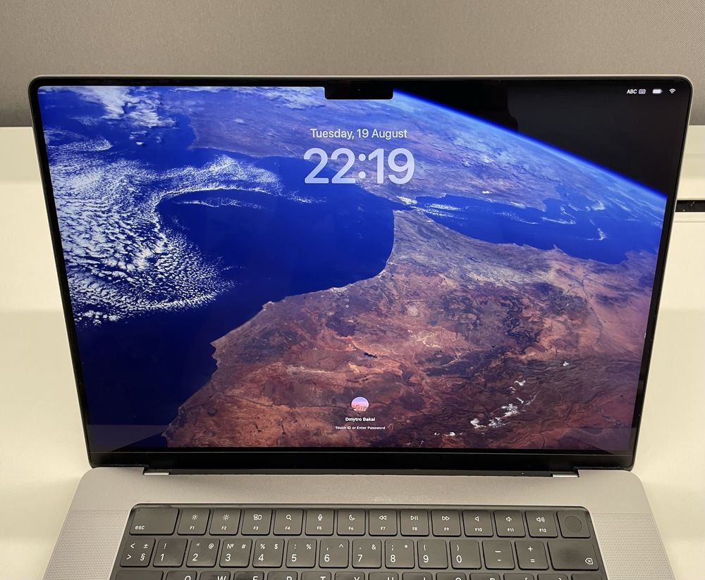 MacBook Pro 16" 2021, M1 Pro, 32GB RAM, 512GB SSD