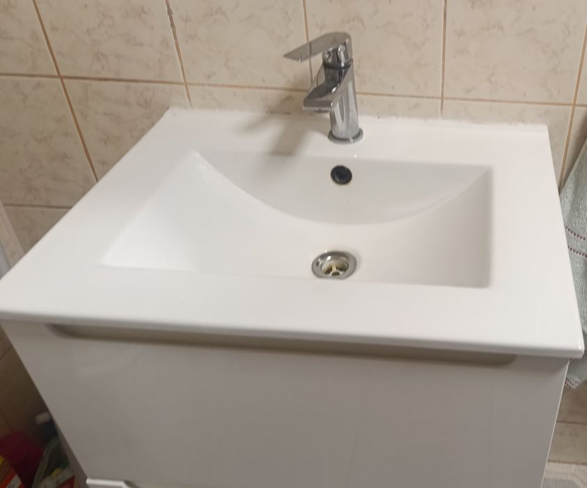 Szafka z umywalką i bateria stan bdb