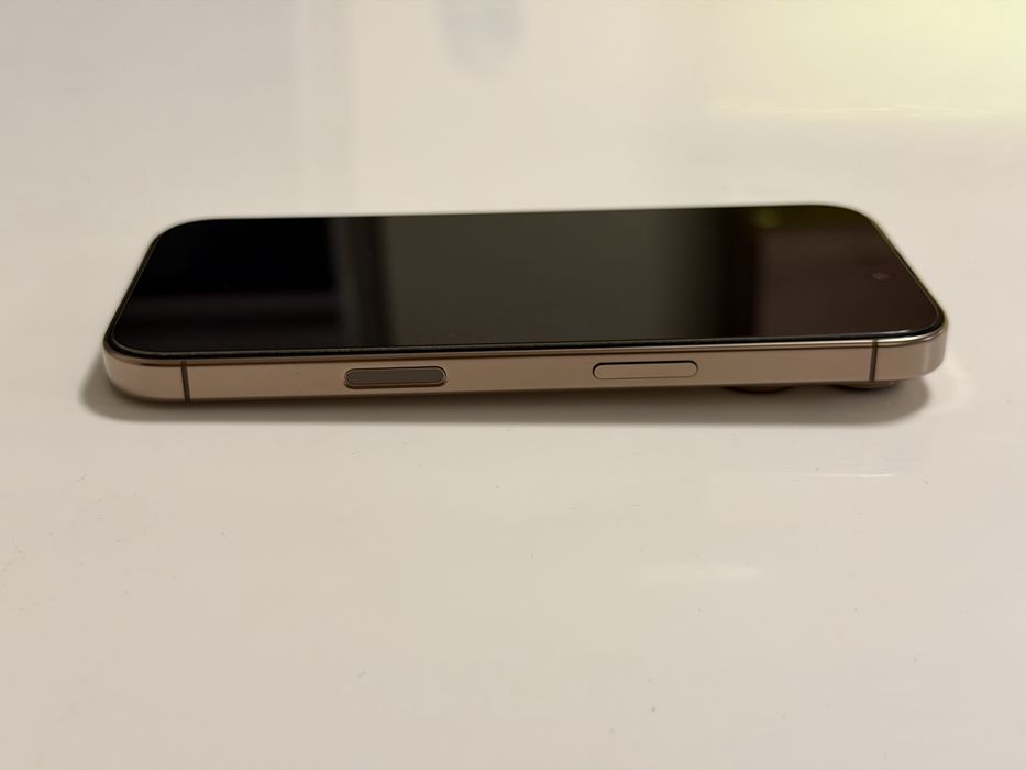iPhone 16 Pro Desert Titanium Złoty