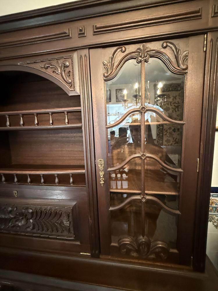 Conjunto de Sala de Jantar Clássico em Madeira Maciça