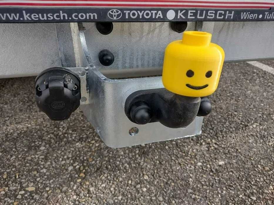 Nakładki na Hak Holowniczy w formie Głowy LEGO!