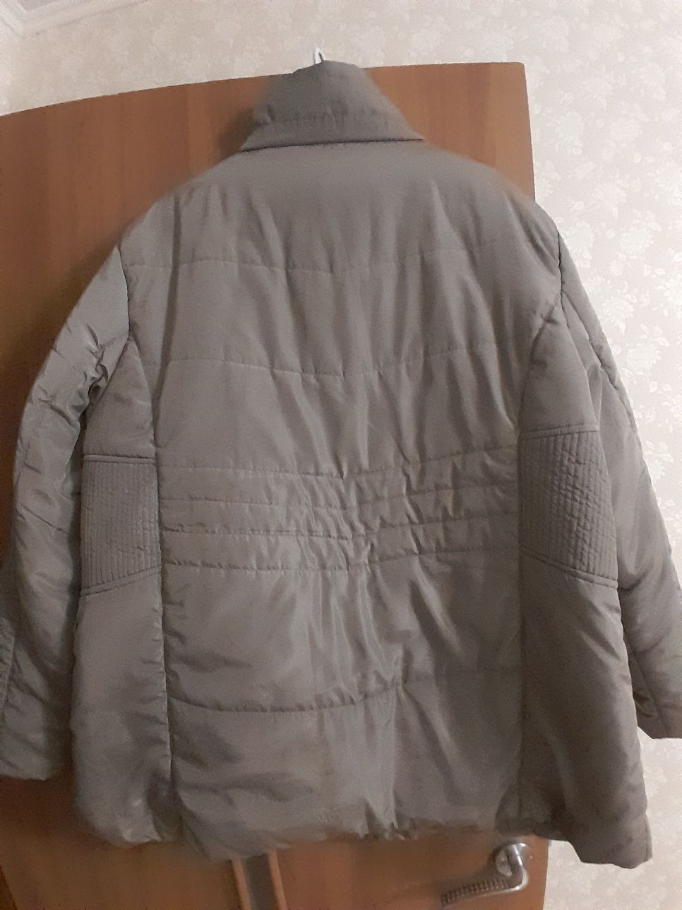 Продам женскую курточку.Большой размер.