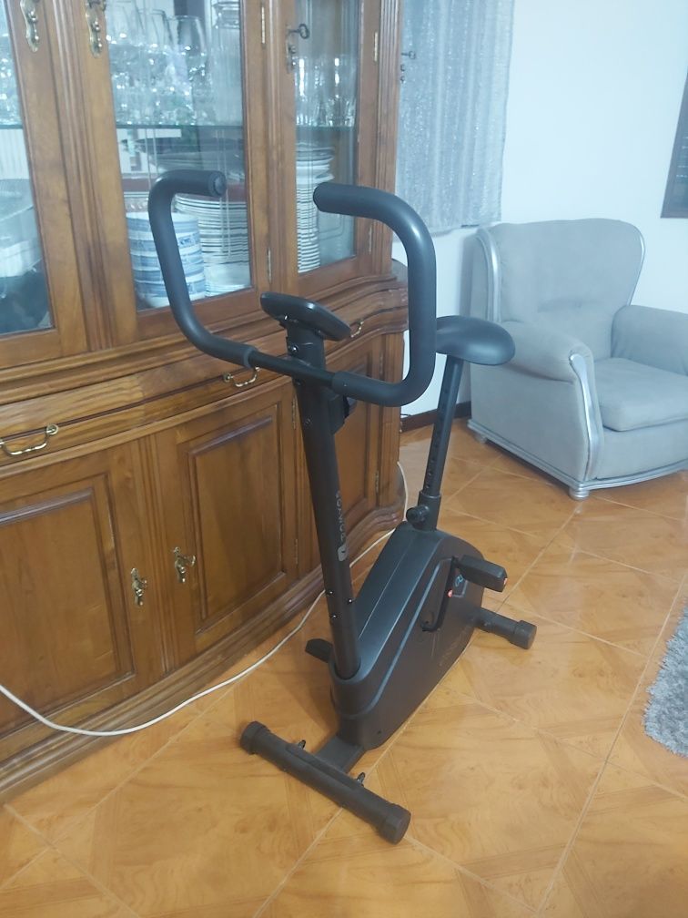 Bicicleta estática domyos essencial 03
