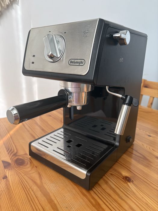 Кавоварка ріжкова Delonghi