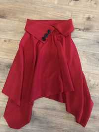 Czerwona asymetryczna spódnica