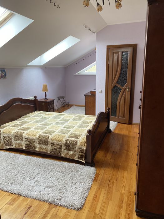 Оренда квартири великогабаритна 3 кімнатна