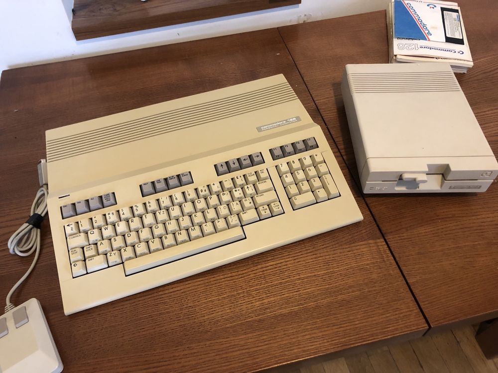 Commodore 128 plus stacja 1541 II plus dyskietki plus mysz