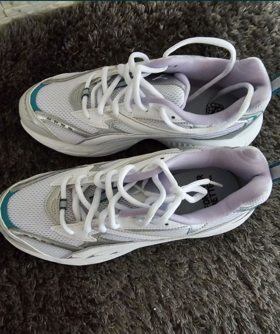 NOWE Pumy rozm.42,5