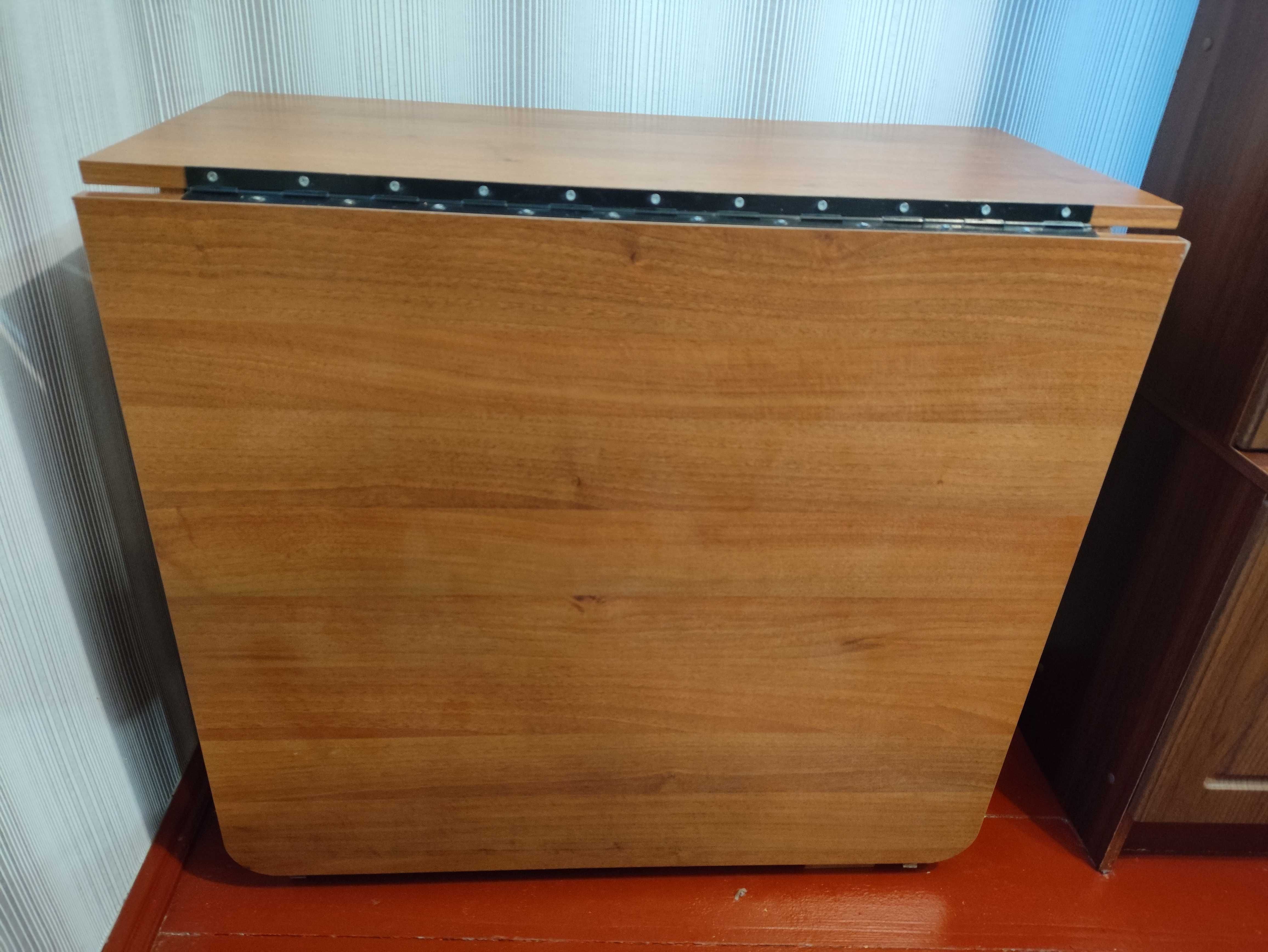 Розкладний стіл.       .       .800 грн