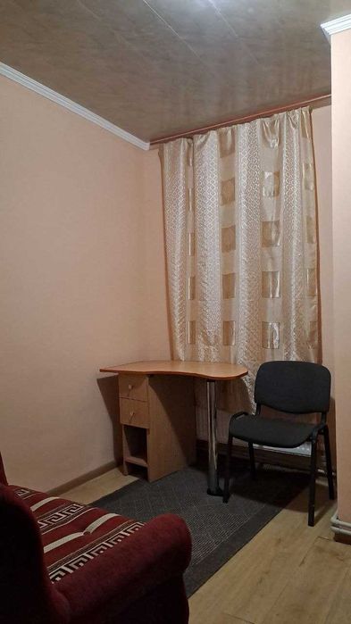 Оренда теплої двоповерхової частини будинку. 2-3 кімнати.  автономне