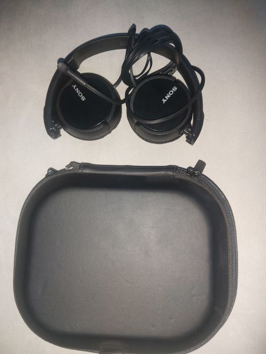 Auscultadores SONY MDR-ZX110 com caixa de transporte (preto)