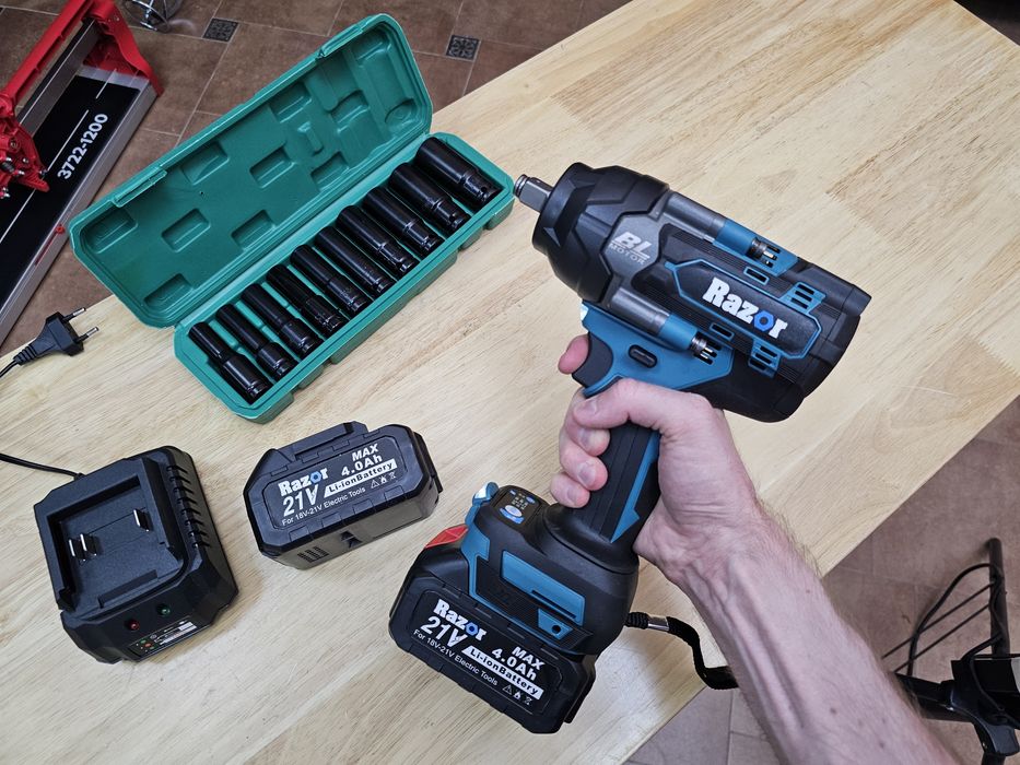 Комплект Гайковерт Razor 800Nm + 2шт акб4.0Ah +з.у+Набор Головок 10шт