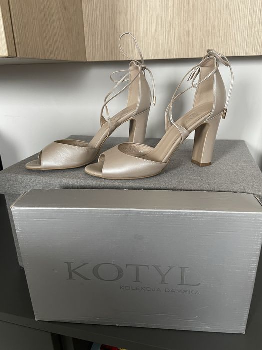 Buty slubne na slupku kotyl perlowe