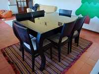 Mesa de sala jantar com 6 cadeiras em bom estado