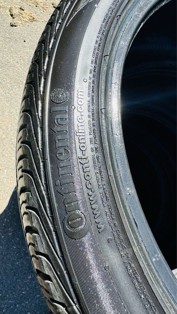 Continental  235/40 R19 92Н. 4- шт в отл состоянии