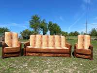 Rozkładana kanapa i fotele drewno