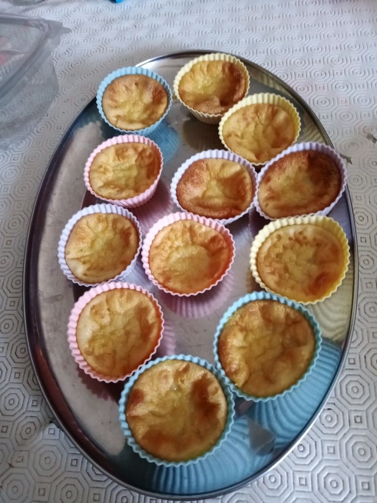 Tarte de amêndoa e bolos caseiros e Queijadas de Leite