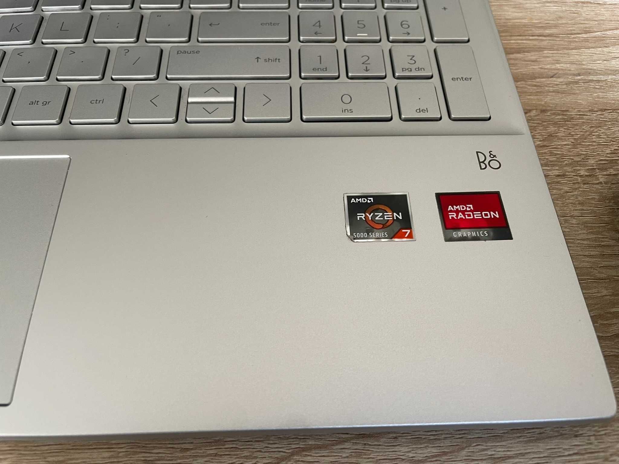 HP Pavilion 15‑eh1154nw - zestaw laptom-torba-mysz