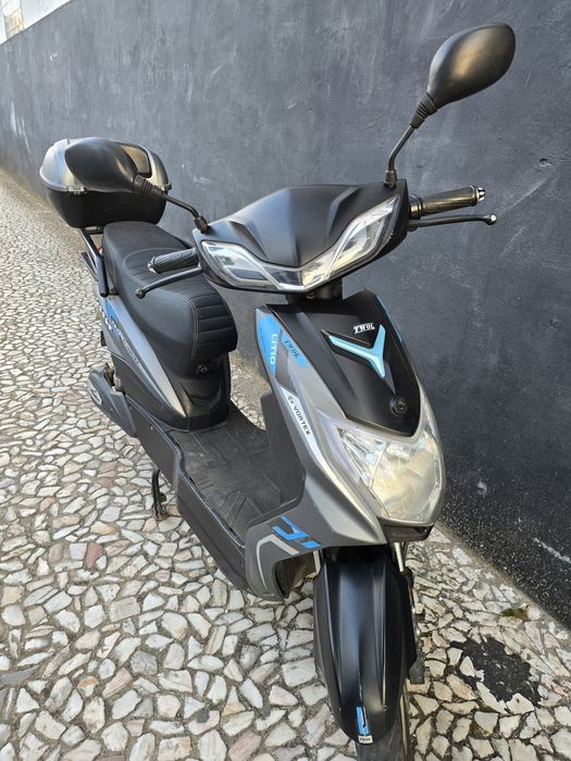 Scooter eléctrica VORTEX TWO L55 Bateria Lítio BEM ESTIMADA