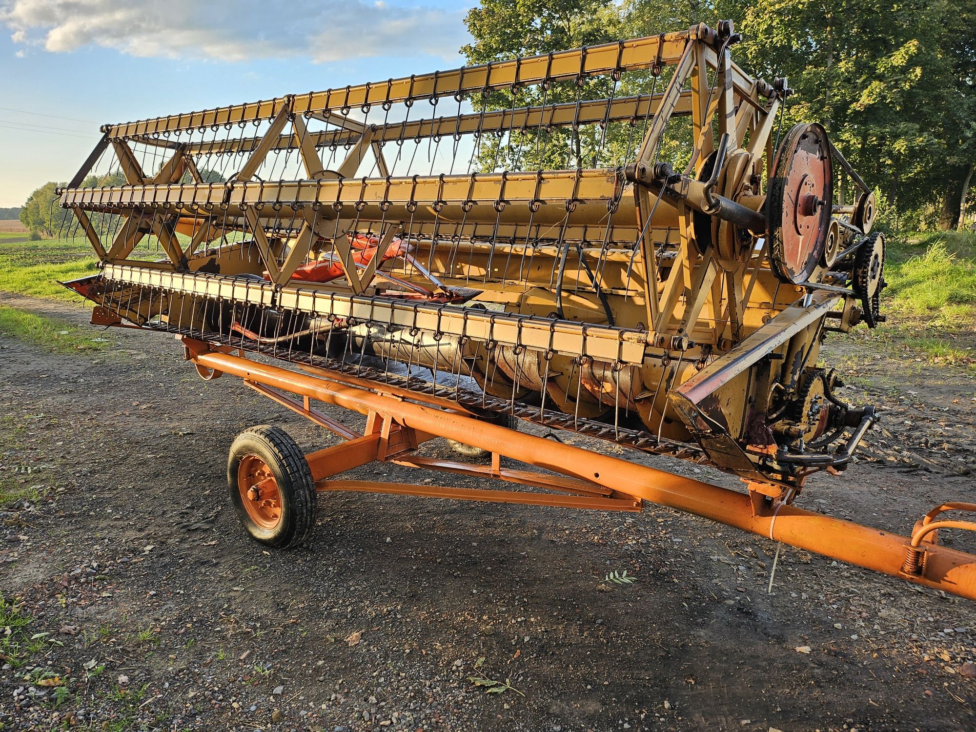 Kombajn Bizon Z056