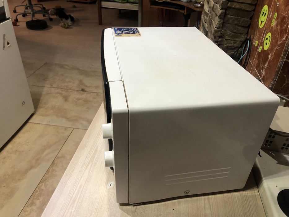 Продам мікрохвильова піч Samsung ME81KRW-1/BW