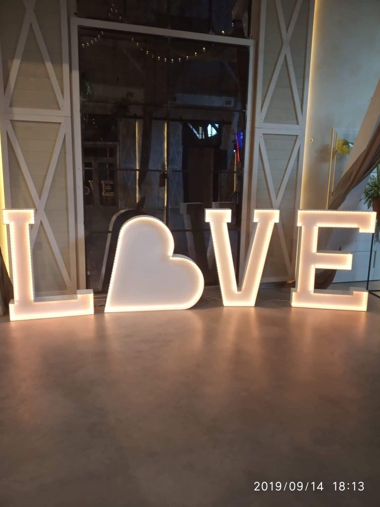 Fotobudka ciężki dym fontanny iskier napis Love napis 18
