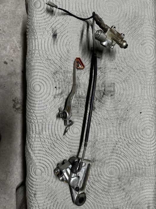 Tylny zacisk hamulcowy pompa hamulcowa brembo dźwignia ktm exc 450 rfs