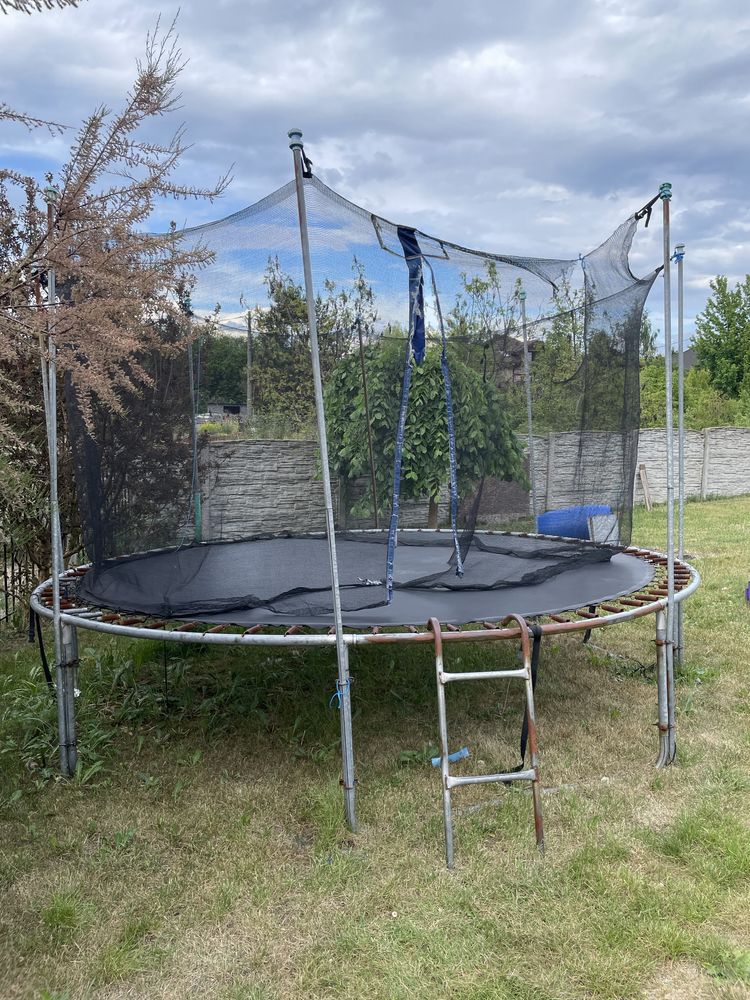 Trampolina dla dzieci