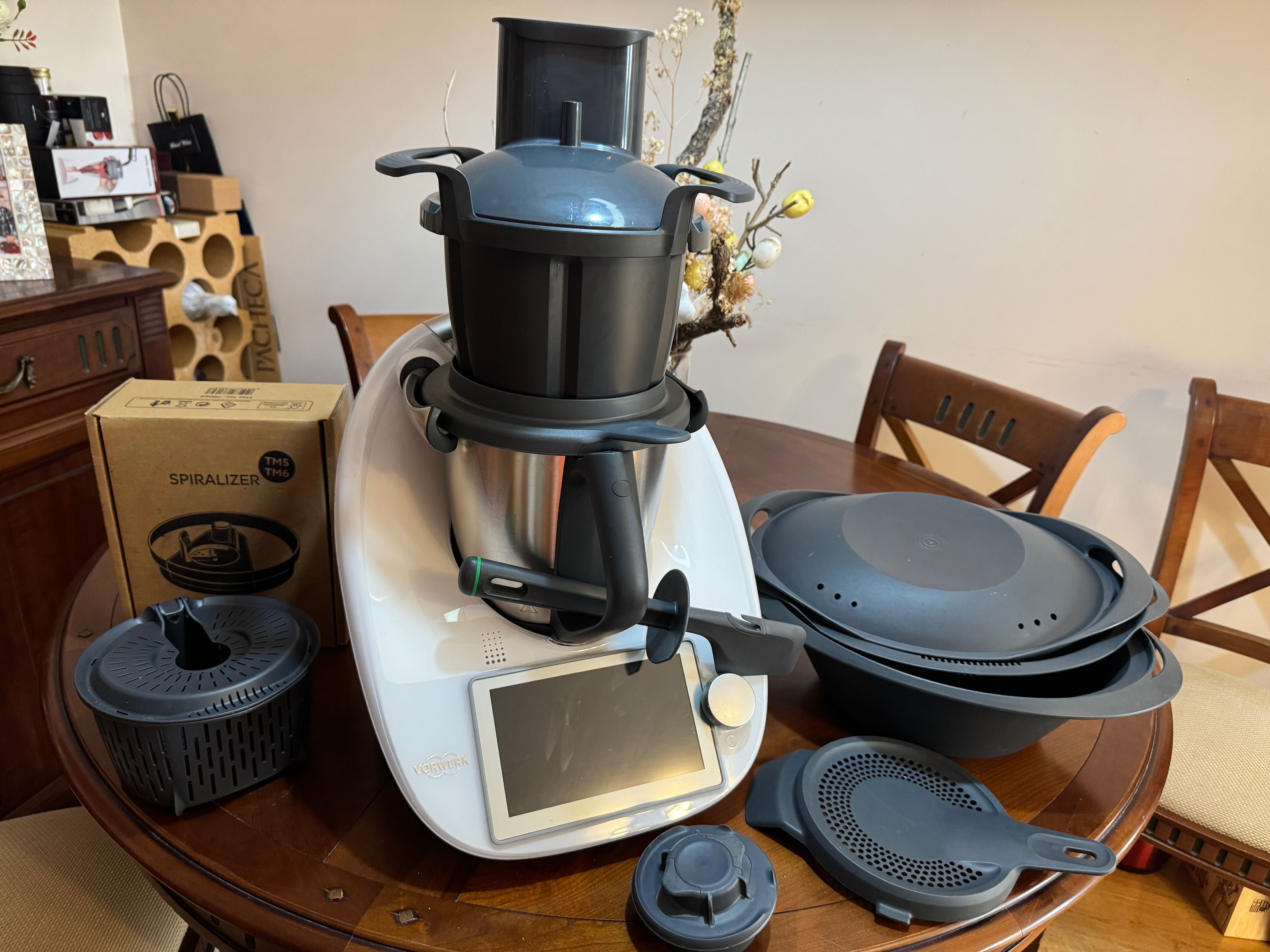 Bimby TM6 com Mandolina e spiralizer e acessórios completo