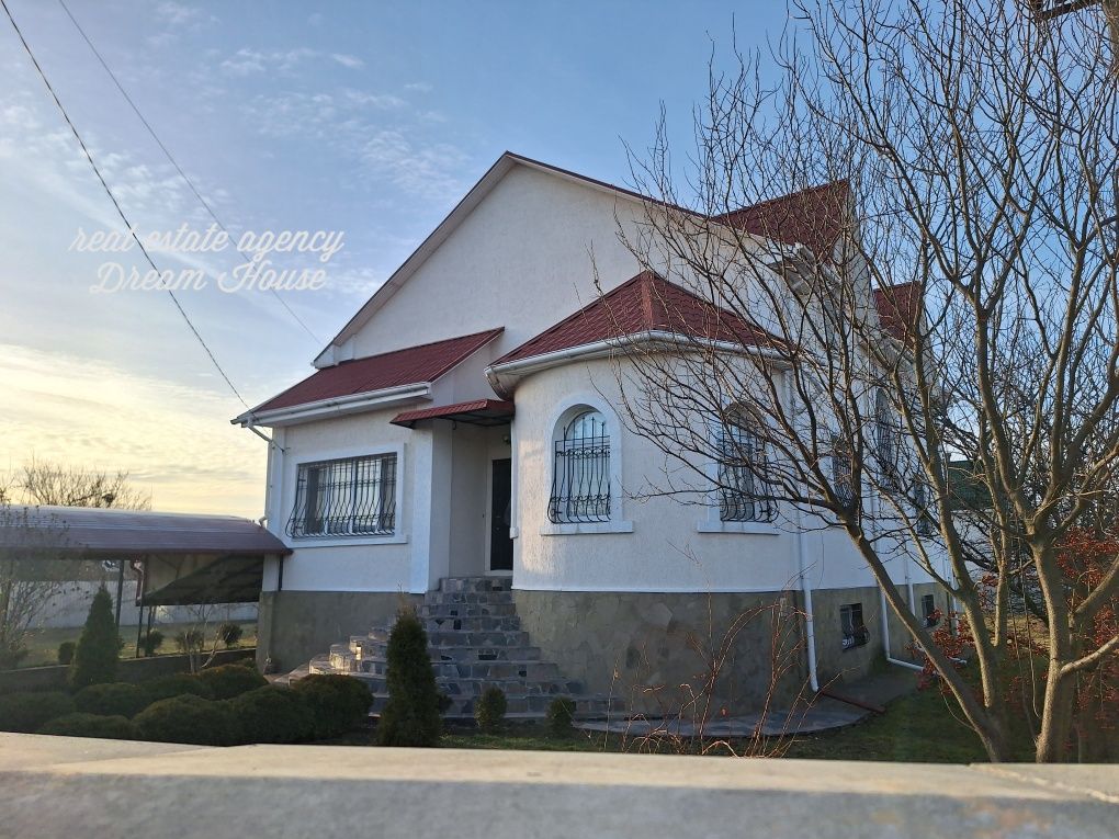 Будинок 334м з гаражом та навісом  на 14 сотках в Борисполі