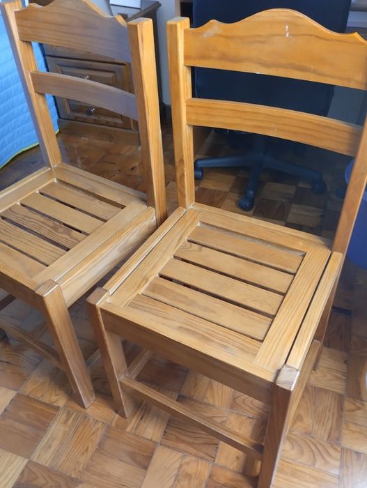 Cadeiras madeira pinho