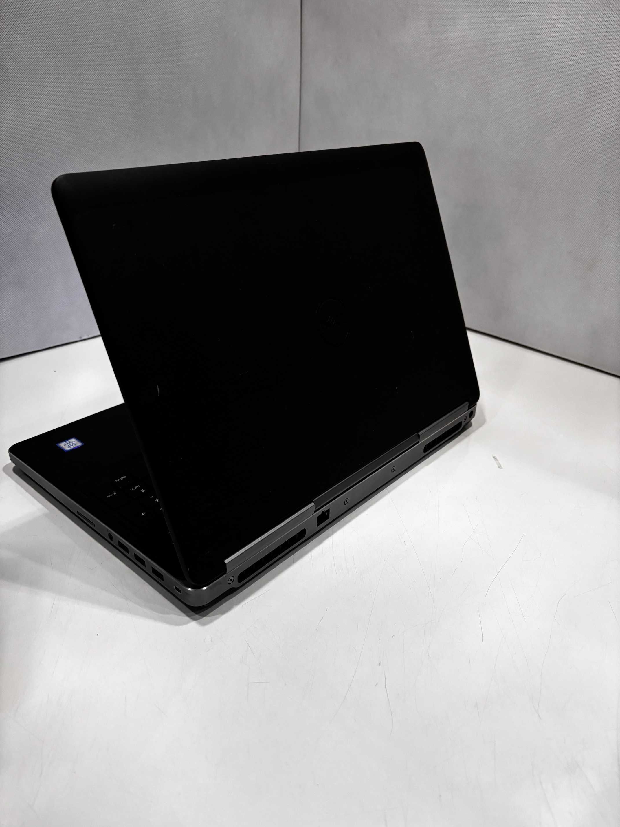 Laptop dla grafika CAD DELL Precision i7/XEON 32GB 512GB Qaudro4GB W11