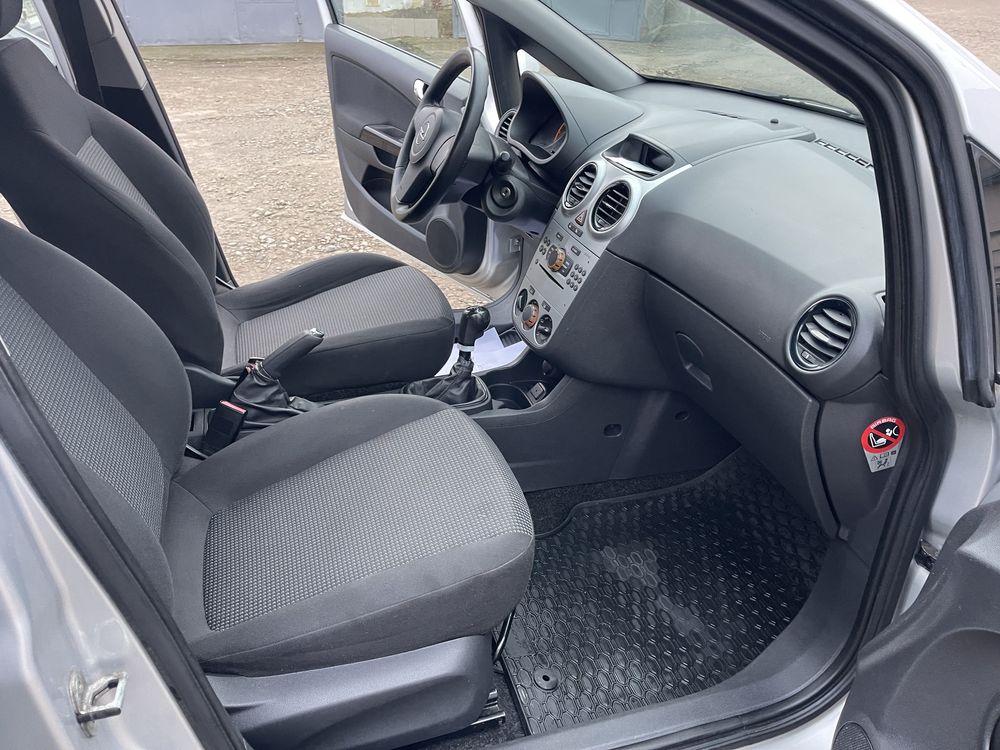 Продам  обмен Opel Corsa 1.2  бензин 5 дверный