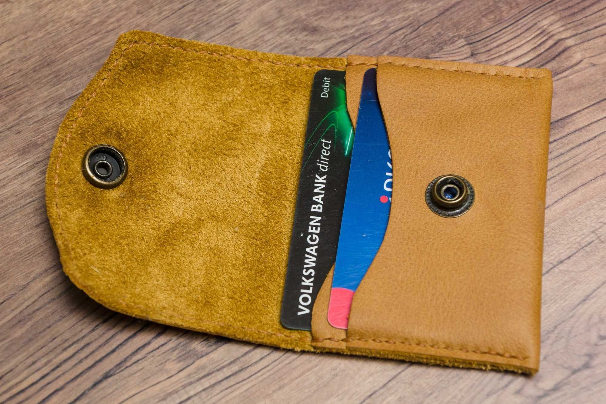 Ręcznie szyty ze skóry cardholder, portfel minimalistyczny - upcykling