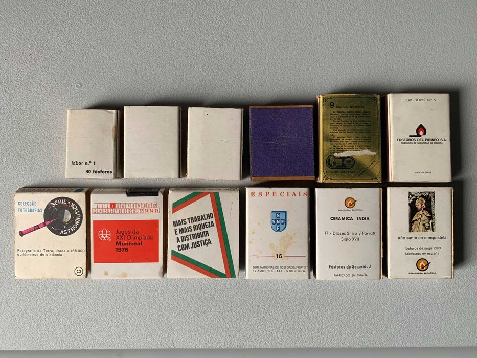 Conjunto de 12 Caixas de Fósforos Variadas