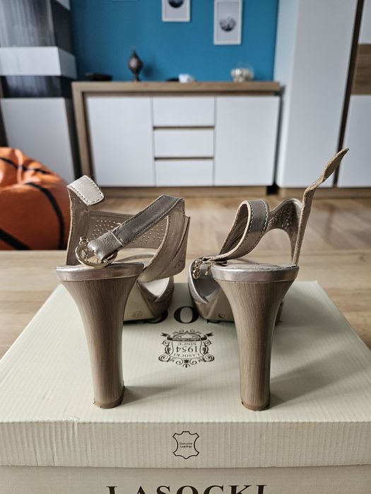 Sandały na słupku Lasocki Złote