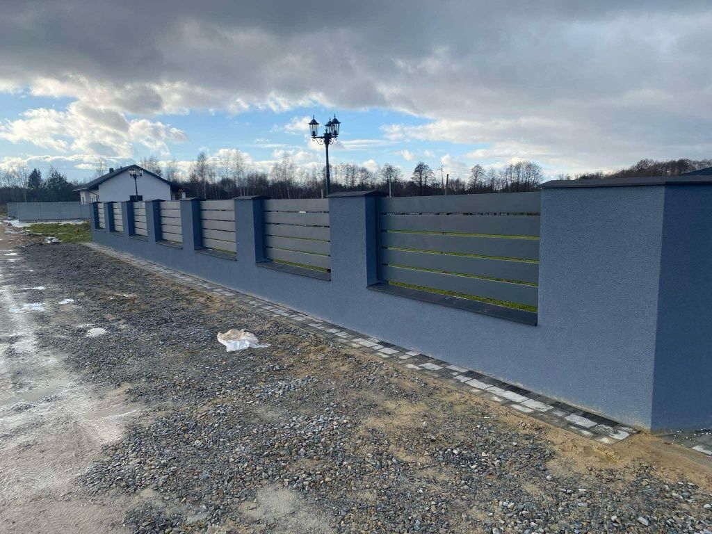 Brama nowoczesna dwuskrzydłowa , przesuwne , balustrady