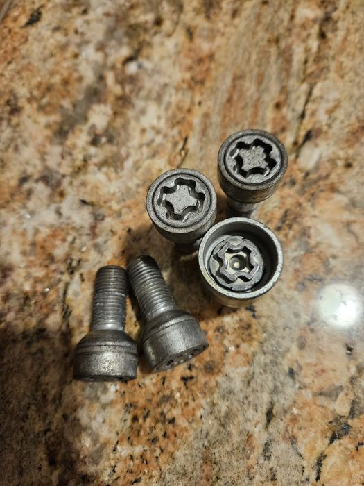 Śruby zabezpieczające złodziejka Seat Ateca